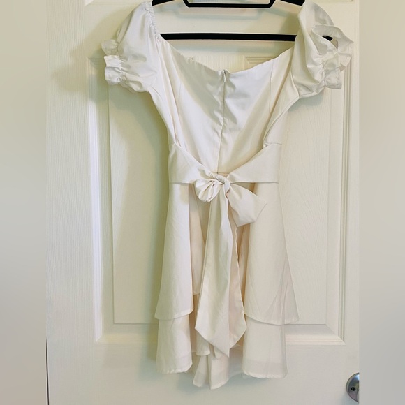 Milkmaid satin like romper - Picture 3 of 10